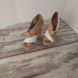 Jeffrey Campbell sz 7 Wedges